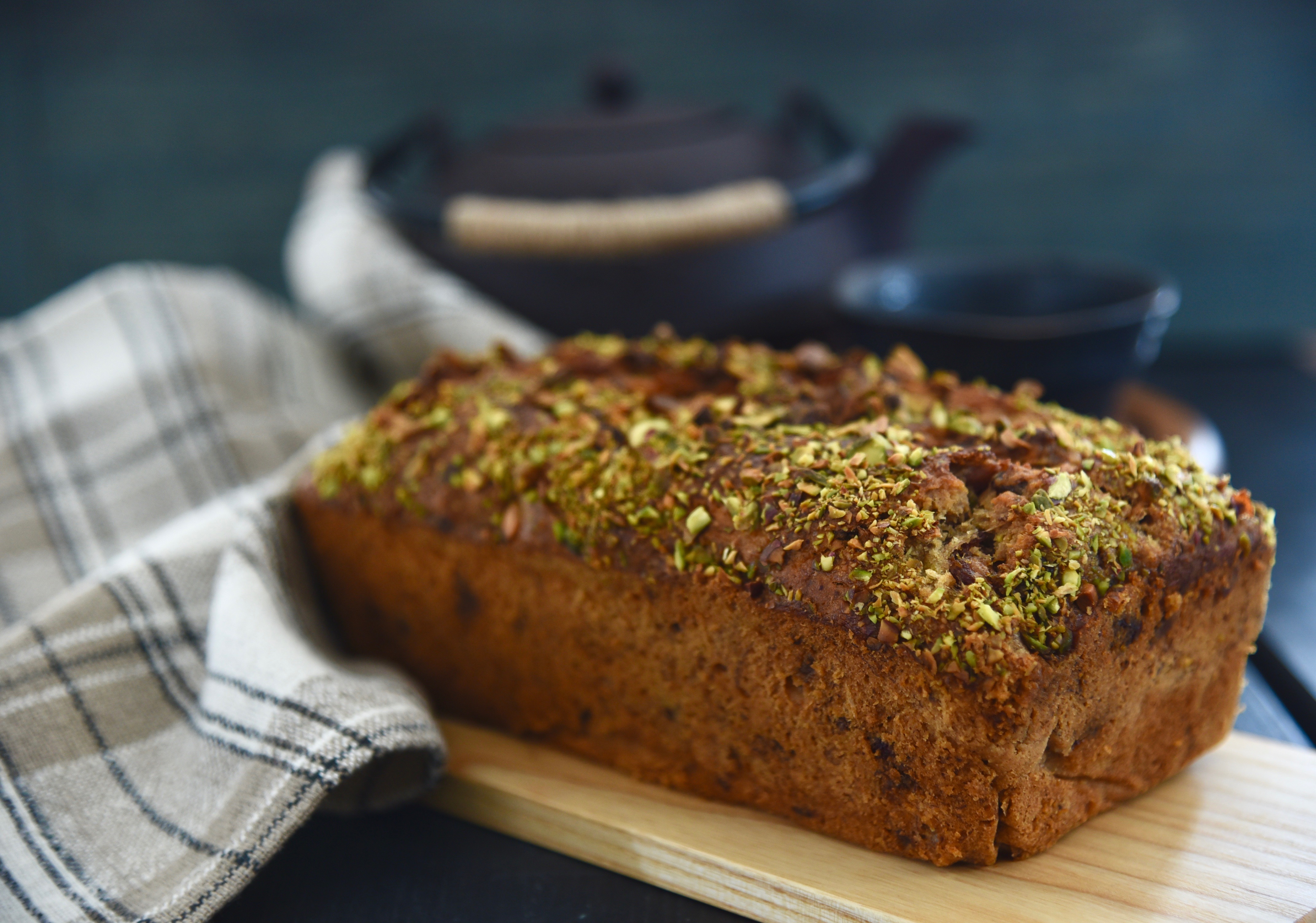 Banana, Dates and Pistachios Bread