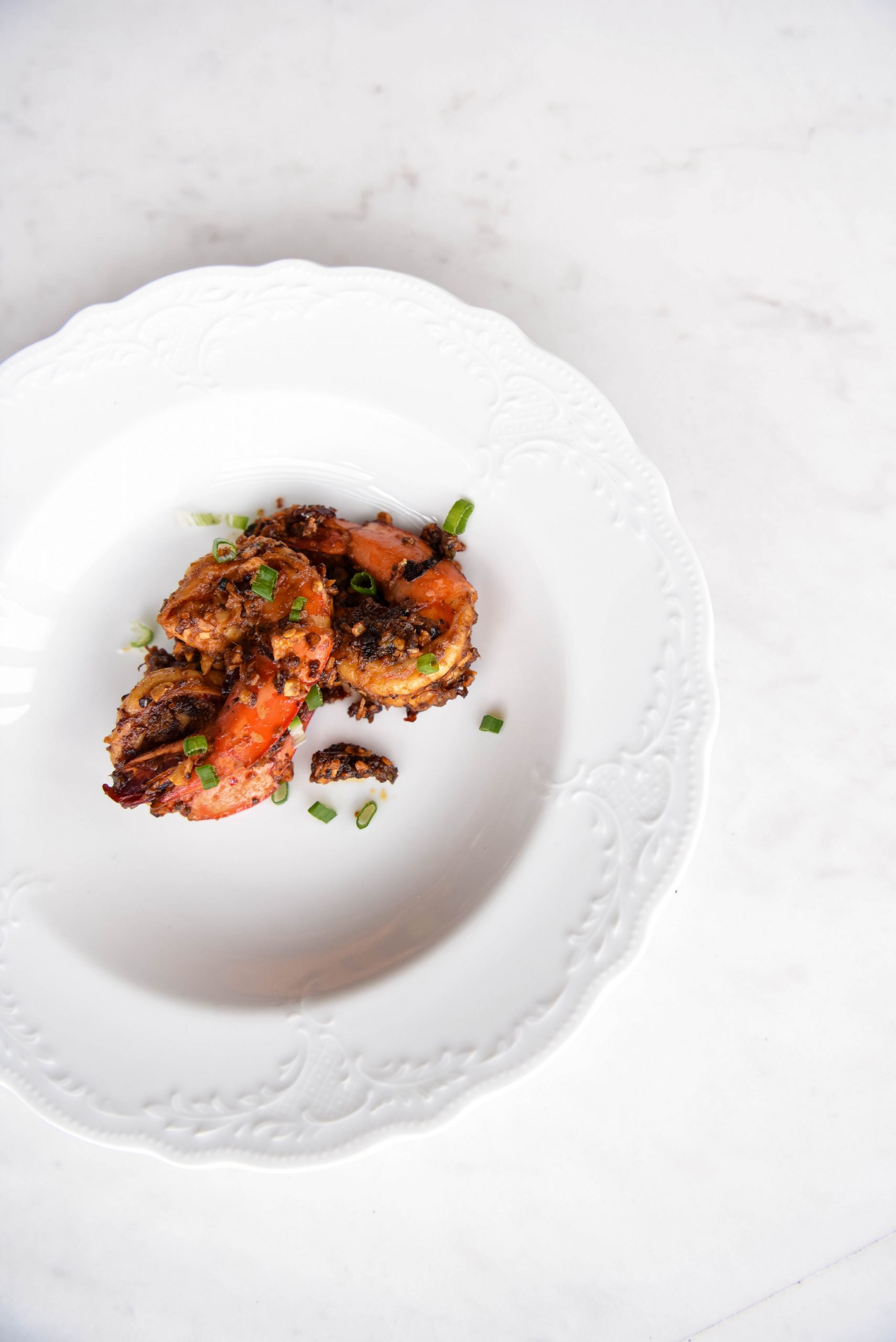 White plate, Miso garlic prawns